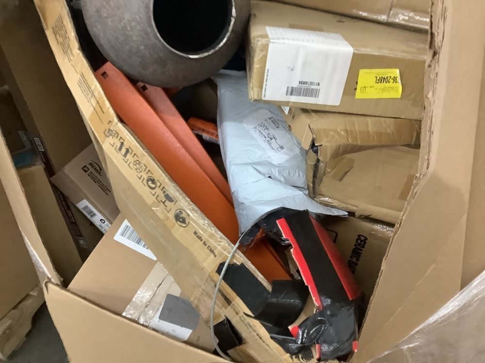 Salvage Pallet. Items Will Be Damaged and Incomplete. - Image 2 - Lot 752JF
