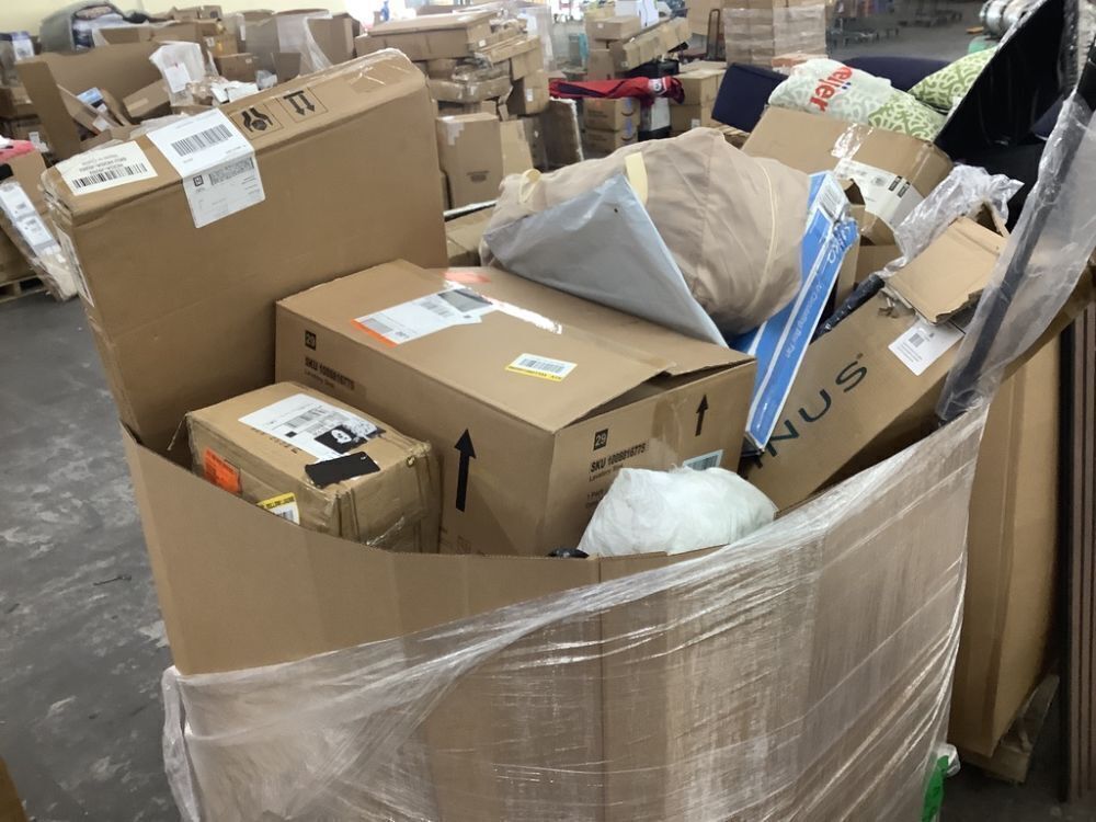 Salvage Pallet. Items Will Be Damaged and Incomplete. - Image 7 - Lot 752JF