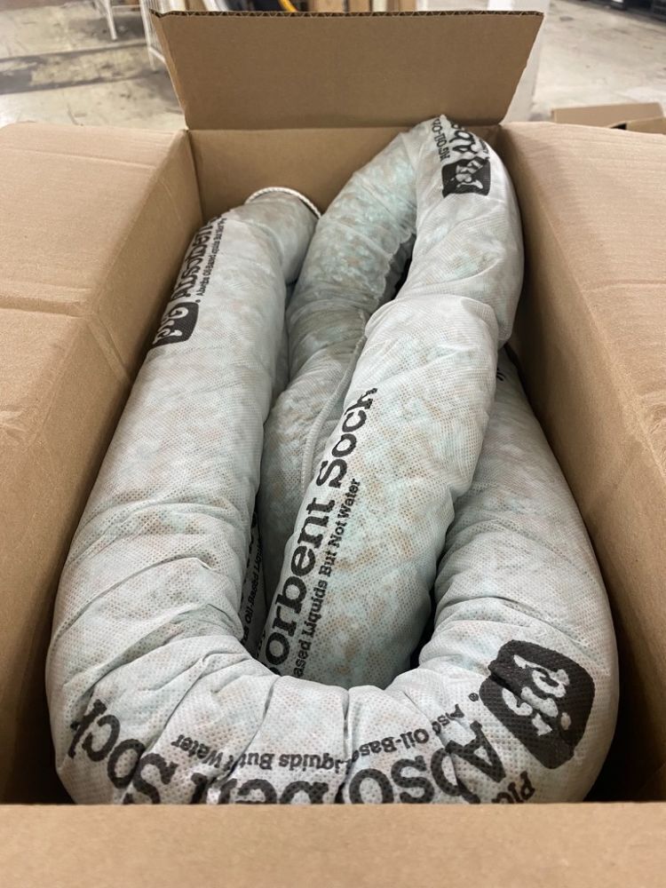 PIG Oil-Only Absorbent Sock, 4 Pack - Image 2 - Lot 503