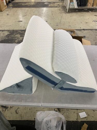 Simpledad Bed Wedge Pillow Set - Zipper Broken on Case - Lot 517