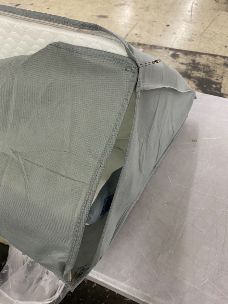 Simpledad Bed Wedge Pillow Set - Zipper Broken on Case - Image 6 - Lot 517