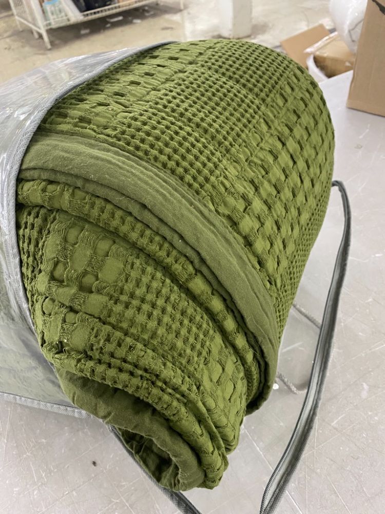 CozyTide Oversized Quilted Coverlet Set, King Size - Image 2 - Lot 519