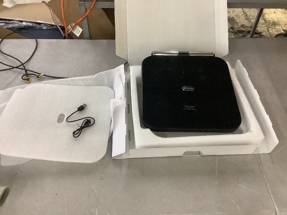 Hume Health The Body Pod Home Body Analyzer Smart Scale - Image 2 - Lot 103