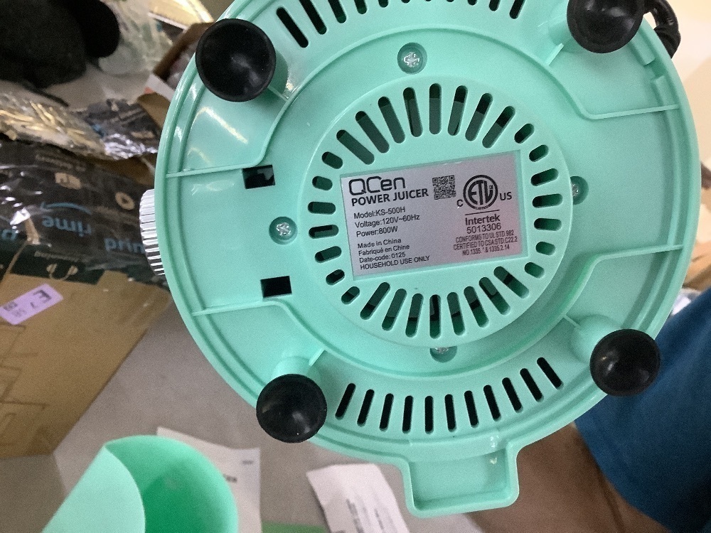 QCen 500W Centrifugal Juicer Extractor with Wide Mouth 3” Feed Chute - Image 5 - Lot 140