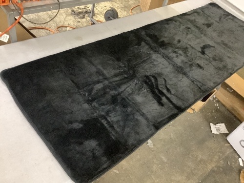 Runner Rug 2' x 6' - Lot 327