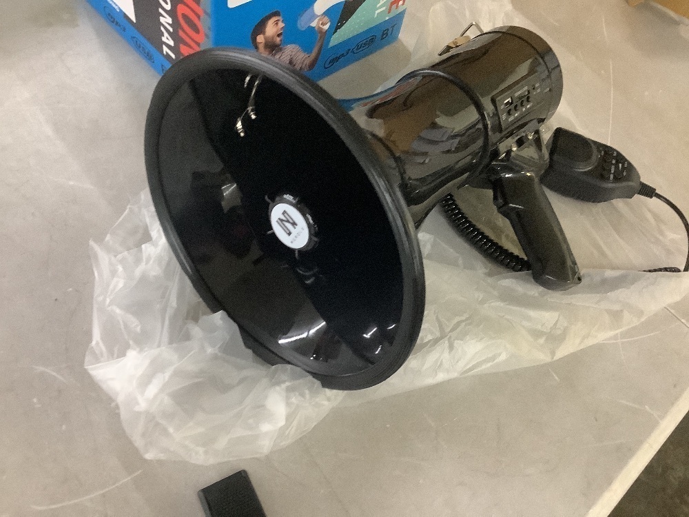 50 Watt Professional Bluetooth Megaphone Bullhorn Speaker with Rechargeable Battery - Image 3 - Lot 522