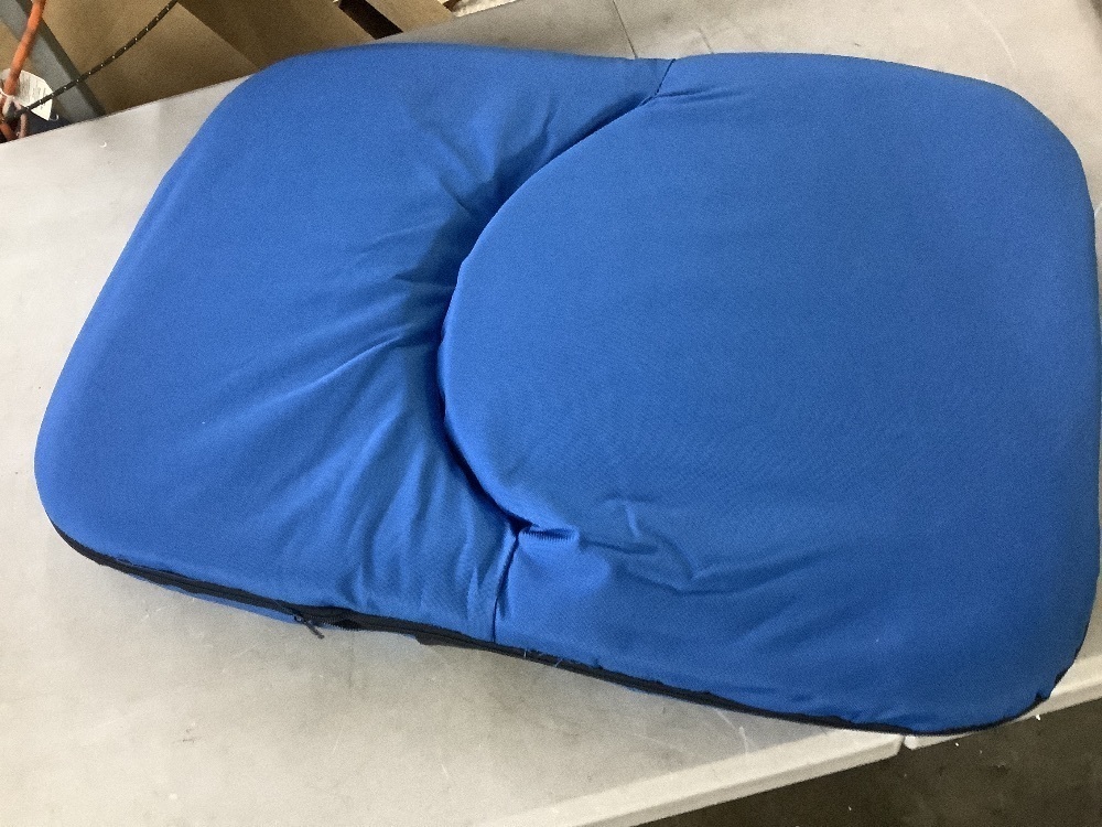 Stadium Seat Cushion for Bleachers with Strong Back Support - Image 4 - Lot 621