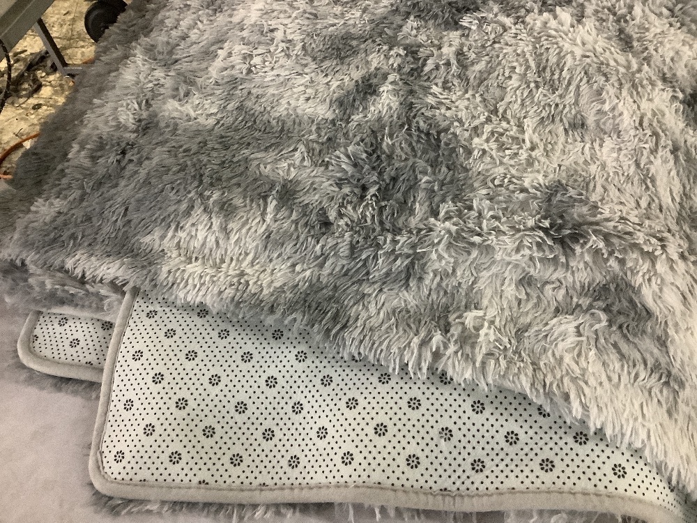 Tye Dye Shag Rug Approx 9' x 12' - Image 2 - Lot 336