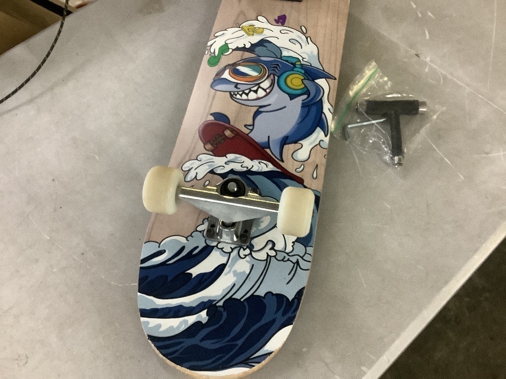 Complete Skateboard for Beginners - Missing a Nut - Image 3 - Lot 434