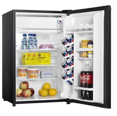 Danby 4.4 cu. ft. Compact Refrigerator with Adjustable Glass Shelves - Lot 48SK