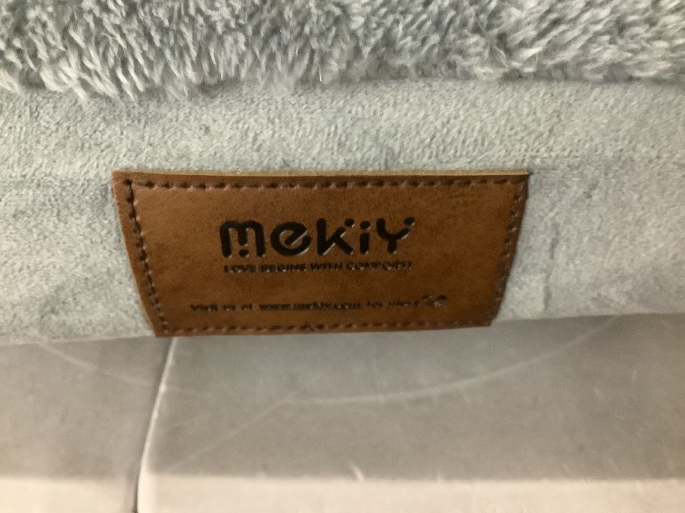 Mekiy Large Dog Orthopedic Bed - Image 5 - Lot 166