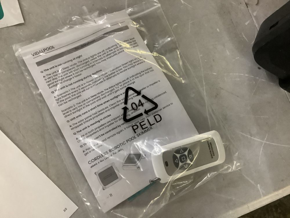 Vidapool Solar Powered Robotic Pool Skimmer - Image 6 - Lot 176