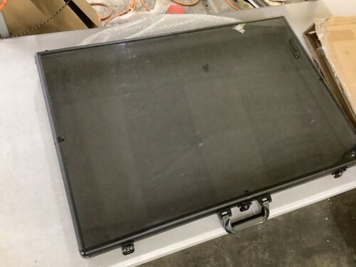 Locking Portable Display Case - Lot 263