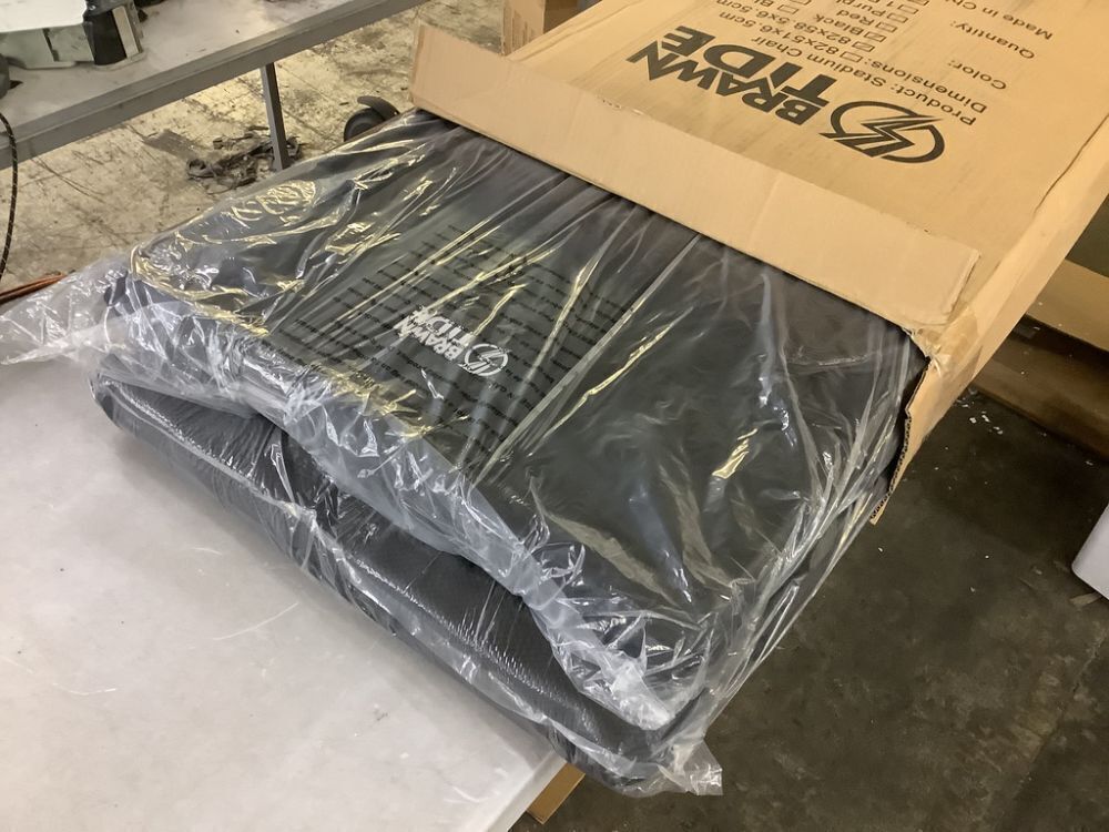 BRAWNTIDE Wide Stadium Seat, 2 Pack - Image 2 - Lot 525