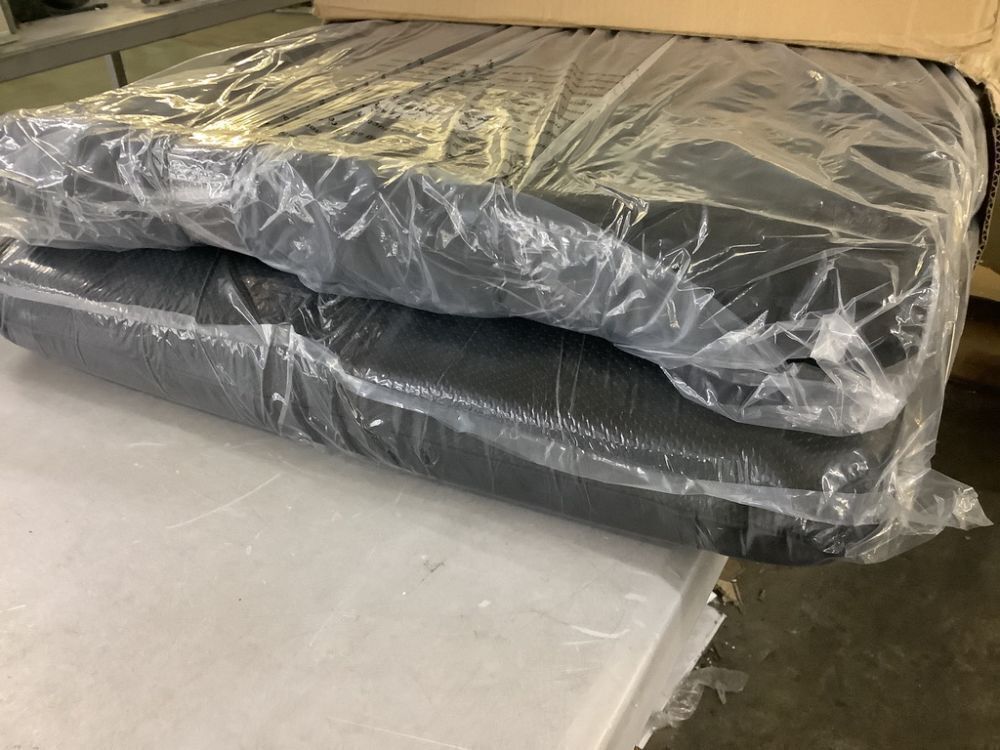 BRAWNTIDE Wide Stadium Seat, 2 Pack - Image 3 - Lot 525