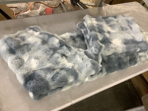 Faux Fur Comforter 54" x 77" - Lot 530