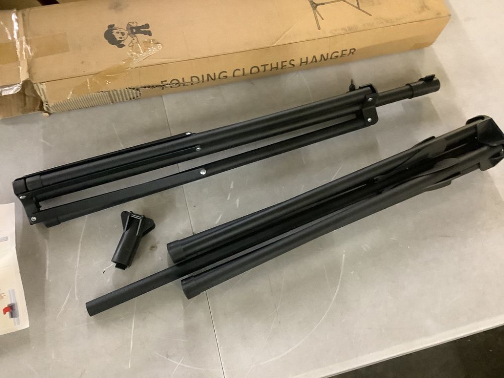 Adjustable Shopping Bag Display Rack - Image 4 - Lot 531
