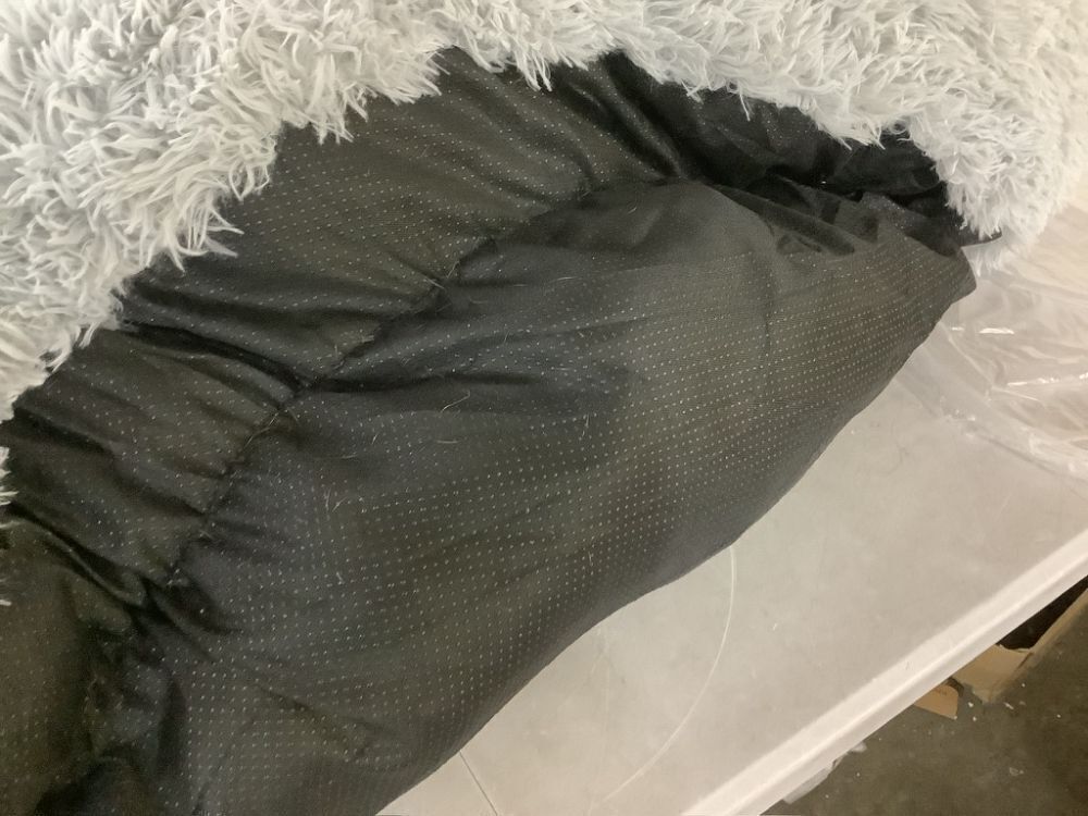 Large Dog Bed - Image 3 - Lot 572