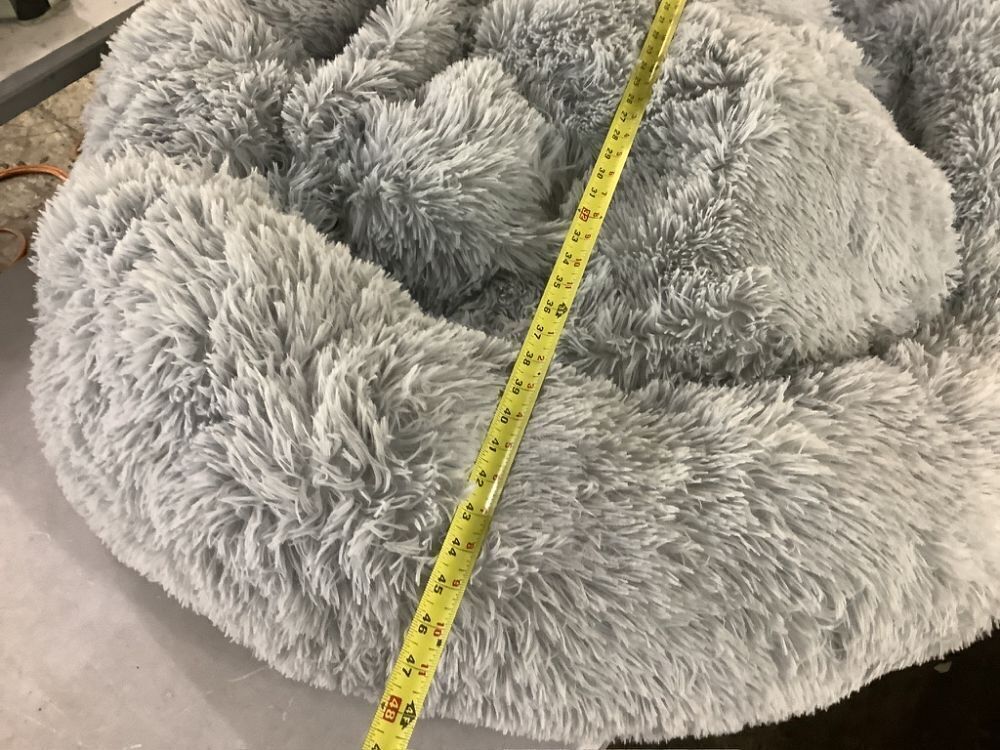 Large Dog Bed - Image 4 - Lot 572