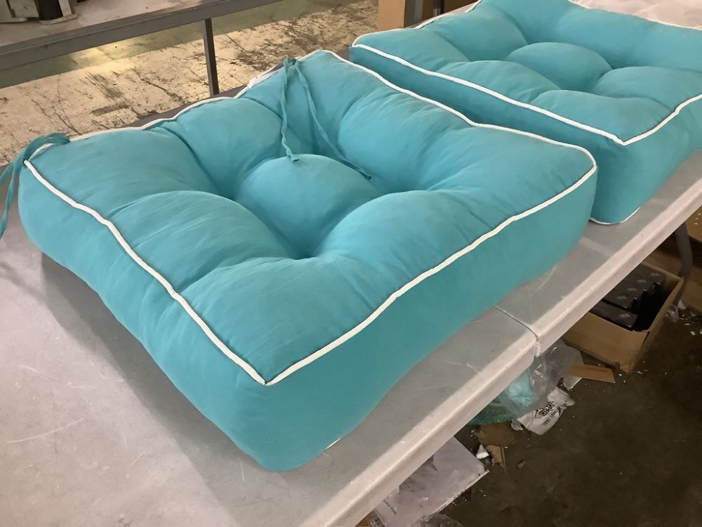 19" Square Outdoor Chair Cushions, Set of 2 - Image 2 - Lot 574