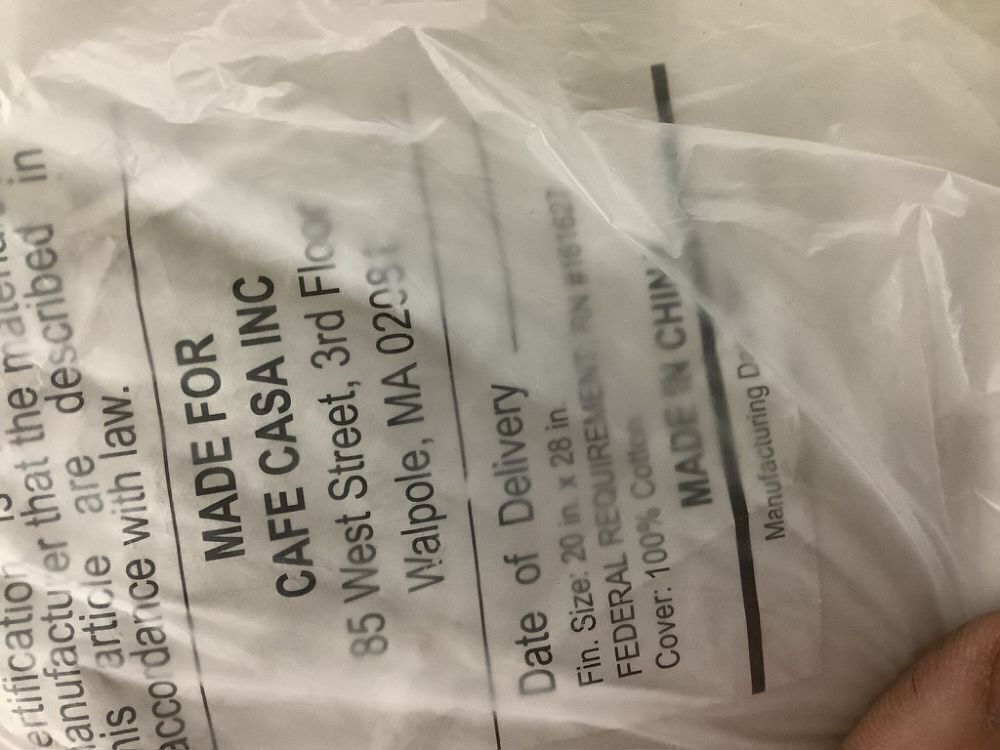 Lot of (4) Bed Pillows - Image 5 - Lot 575