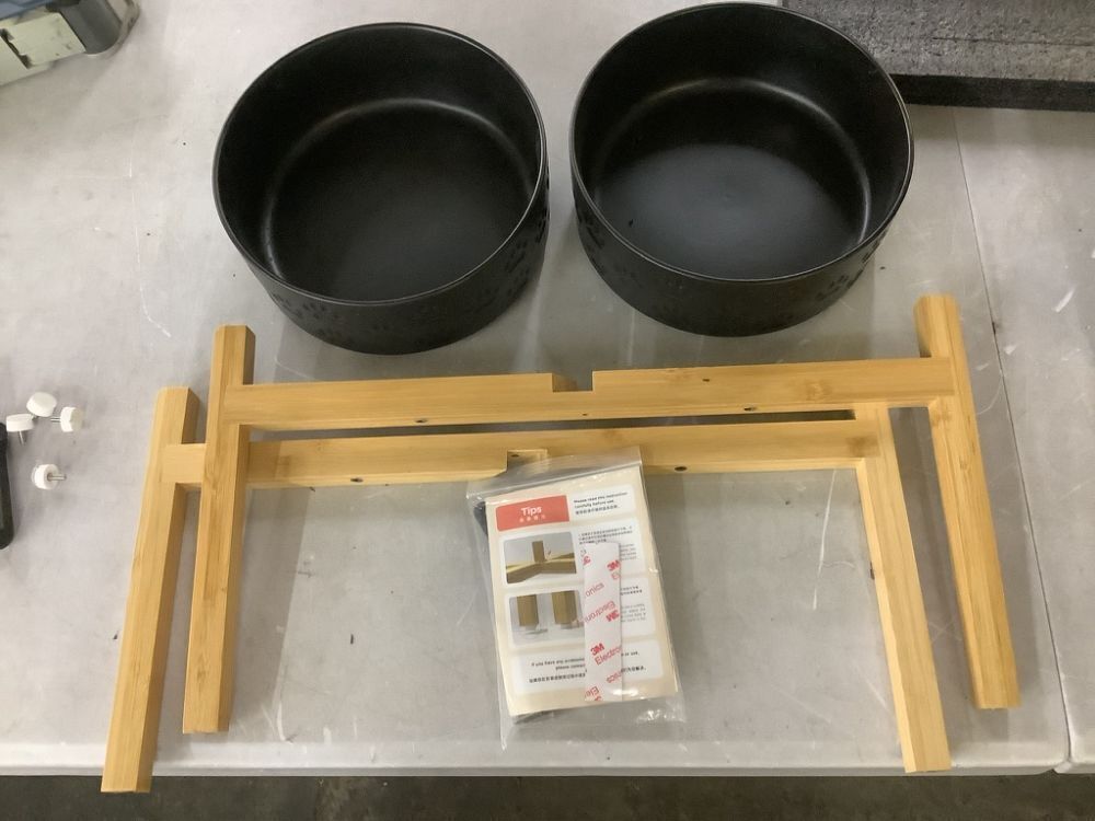 Elevated Pet Bowls - Image 3 - Lot 578