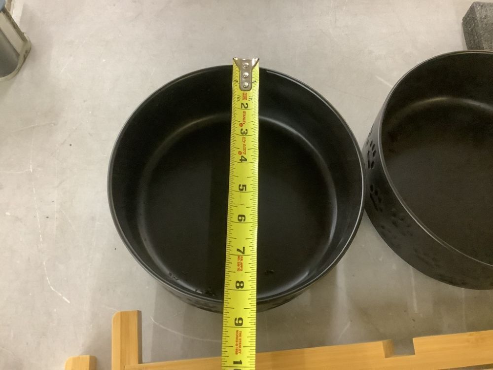 Elevated Pet Bowls - Image 4 - Lot 578