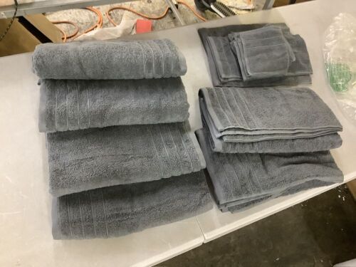 Tens Towels 6 Bath Towels, 4 Washcloths & 2 Hand Towels - Lot 672