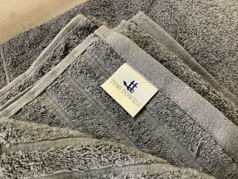 Tens Towels 6 Bath Towels, 4 Washcloths & 2 Hand Towels - Image 3 - Lot 672