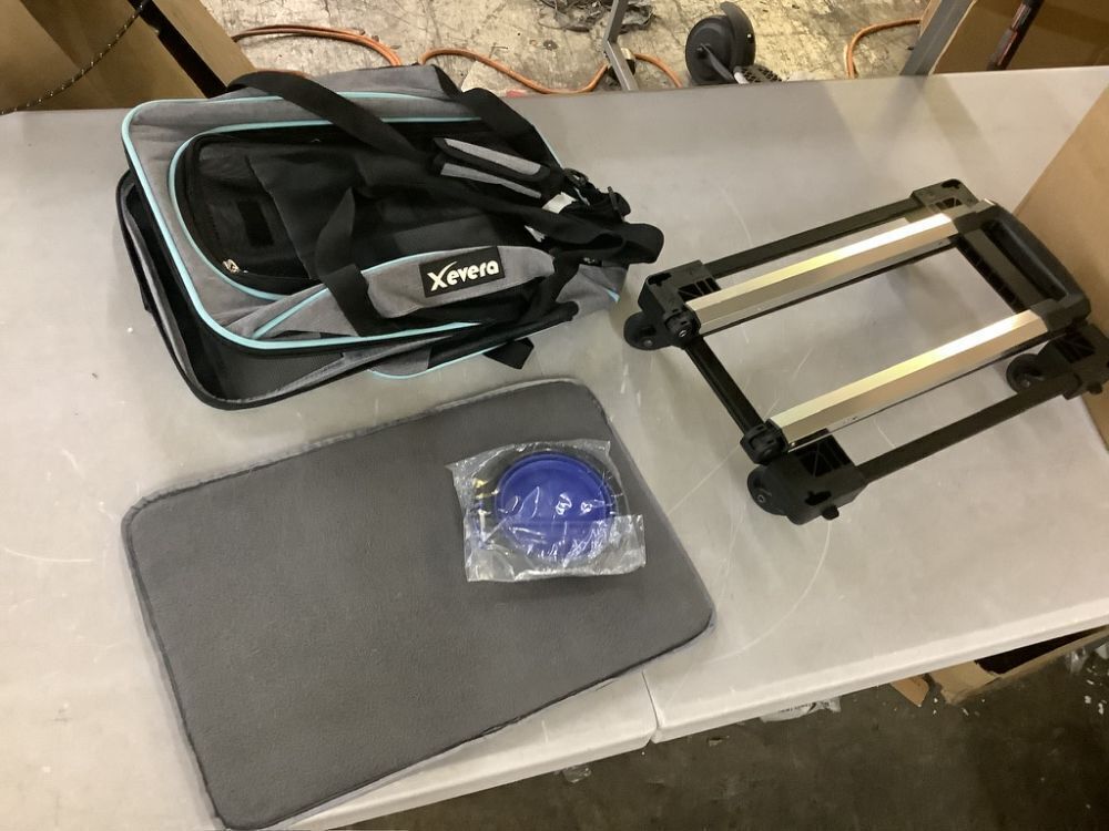 Xevera Rolling Pet Carrier with Telescopic Handle - Image 2 - Lot 673