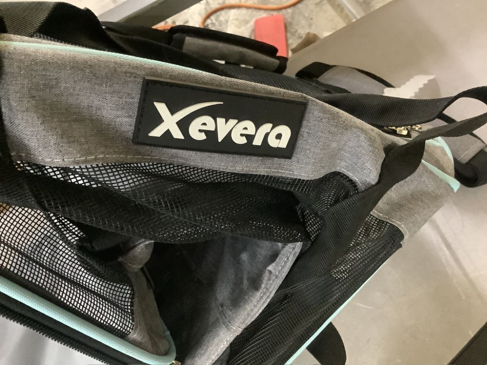 Xevera Rolling Pet Carrier with Telescopic Handle - Image 6 - Lot 673