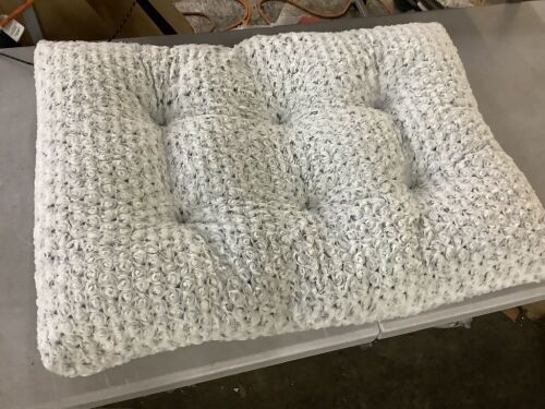 KSIIA Dog Bed 35" x 23" - Lot 775