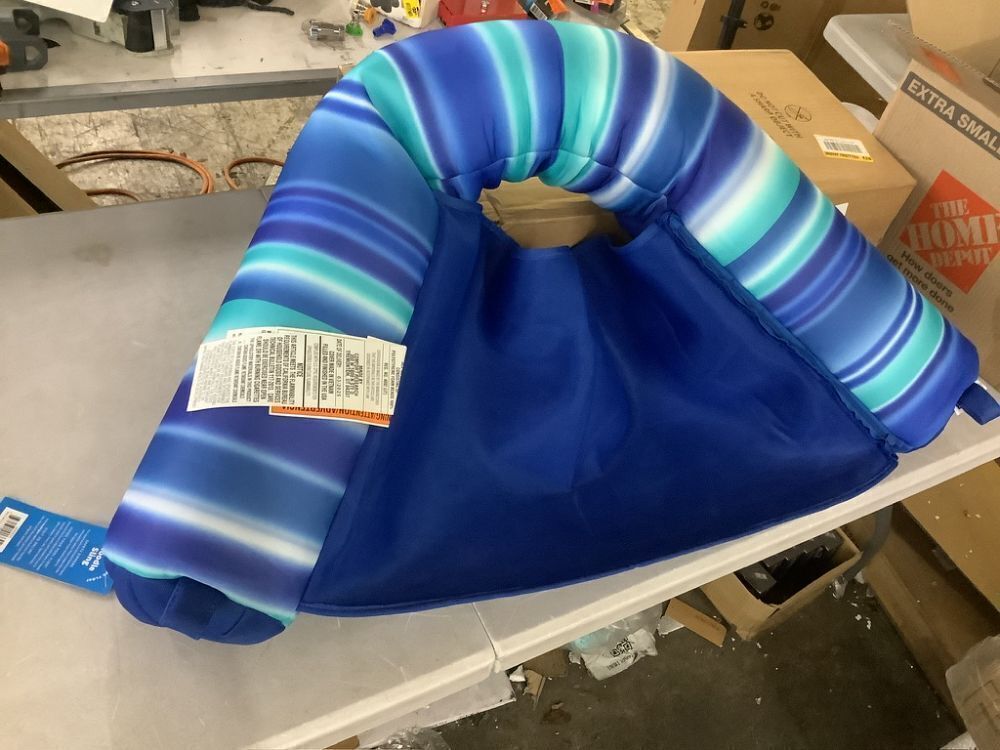 Big Joe Noodle Sling No Inflation Needed Pool Seat with Armrests - Image 2 - Lot 267JF