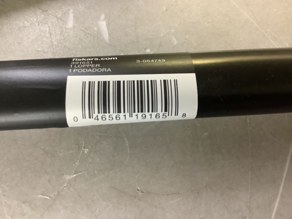 Fiskars 1-1/2 in. Cut Capacity Low-Friction Steel Blade, 28 in. Bypass Lopper with Non-Slip Handles - Image 4 - Lot 478JF