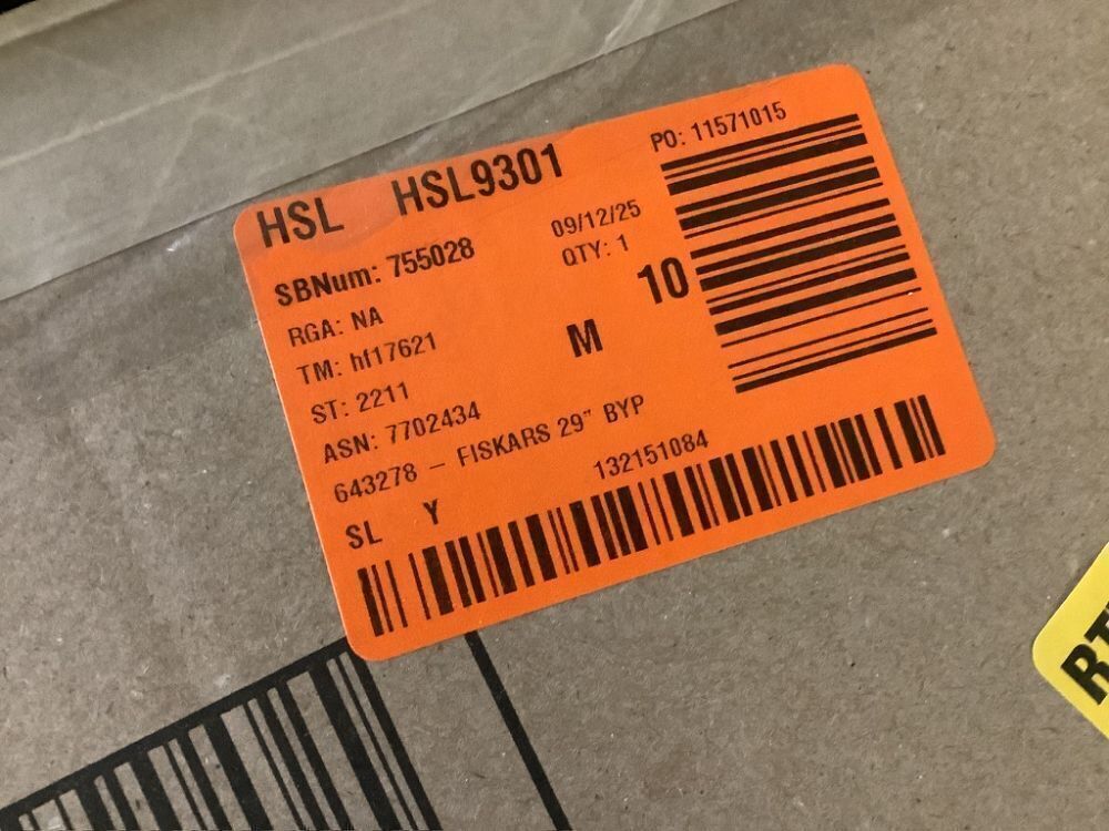 Fiskars 1-1/2 in. Cut Capacity Low-Friction Steel Blade, 28 in. Bypass Lopper with Non-Slip Handles - Image 5 - Lot 478JF