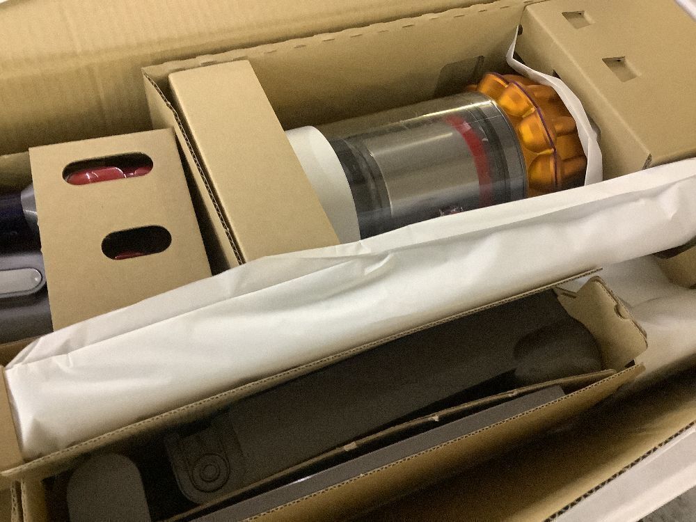 Dyson V15 Cordless Stick Vacuum Cleaner - Image 8 - Lot 5JF