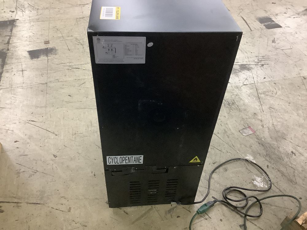 Velivi 15 in. 127 Can Freestanding Beverage Cooler with Adjustable Shelves in Stainless Steel - Scratch/Dent, Missing 3 Foot Levelers - Image 4 - Lot 20JF