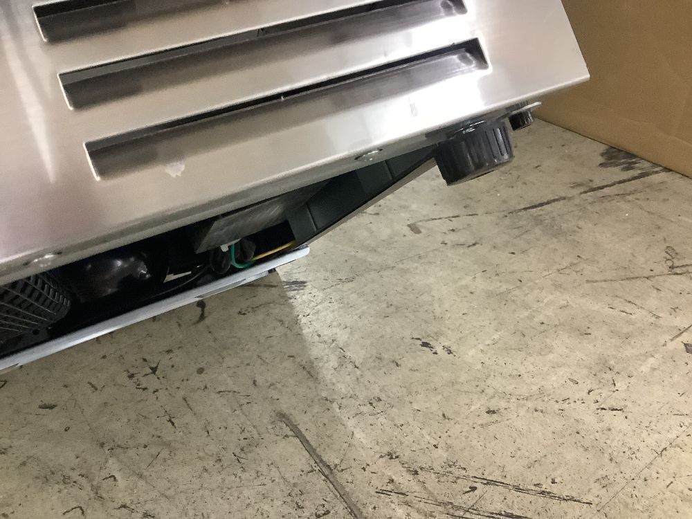 Velivi 15 in. 127 Can Freestanding Beverage Cooler with Adjustable Shelves in Stainless Steel - Scratch/Dent, Missing 3 Foot Levelers - Image 8 - Lot 20JF