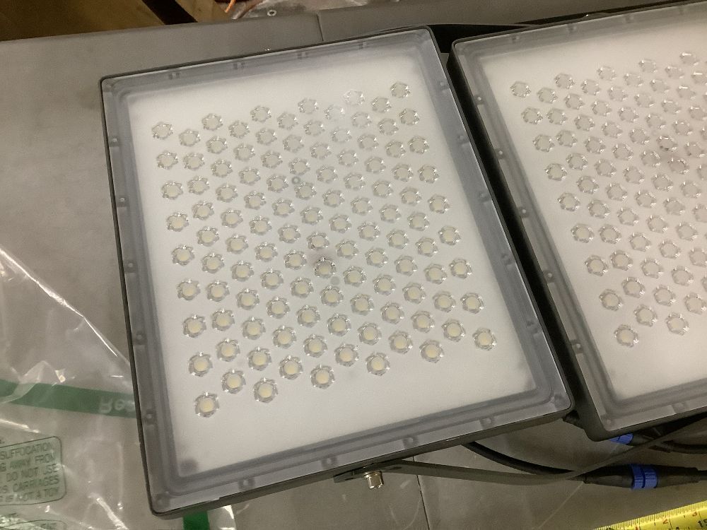 SOLLA 600W LED Flood Light - Image 3 - Lot 107