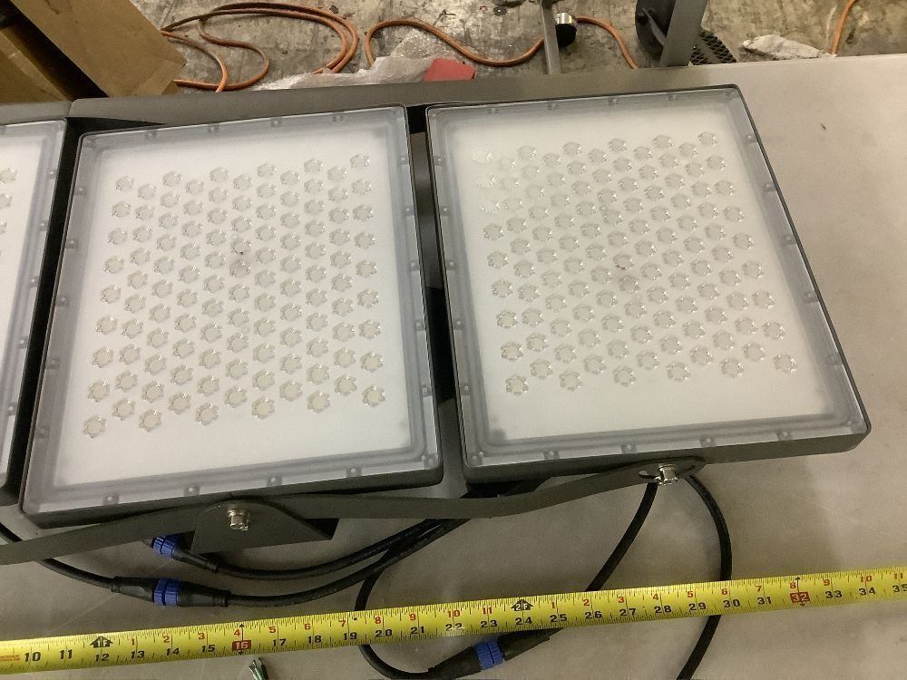 SOLLA 600W LED Flood Light - Image 4 - Lot 107