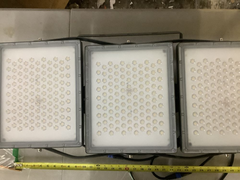SOLLA 600W LED Flood Light - Image 7 - Lot 107