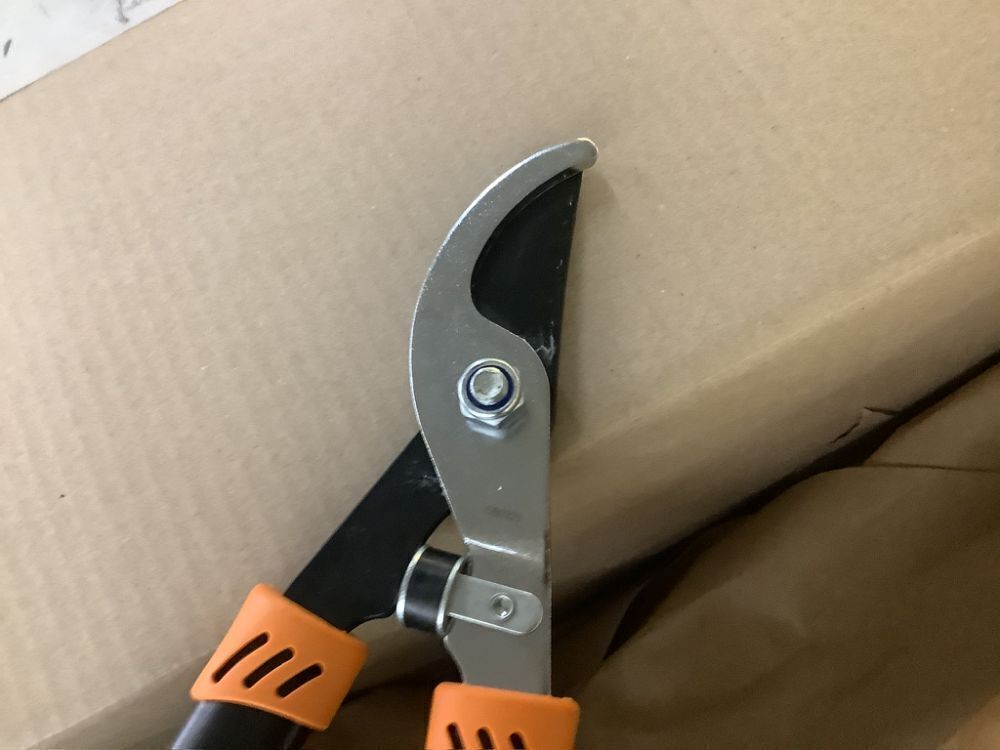 Fiskars 1-1/2 in. Cut Capacity Low-Friction Steel Blade, 28 in. Bypass Lopper with Non-Slip Handles - Image 3 - Lot 368JF