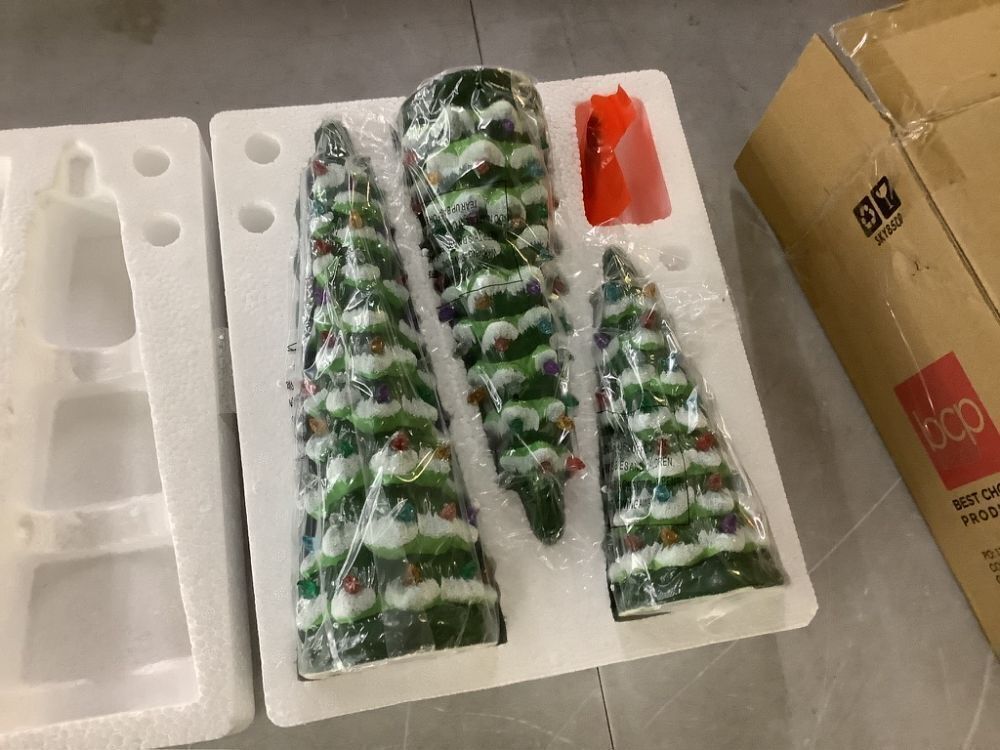 Set of 3 Pre-Lit Ceramic Tabletop Christmas Trees - Image 3 - Lot 299