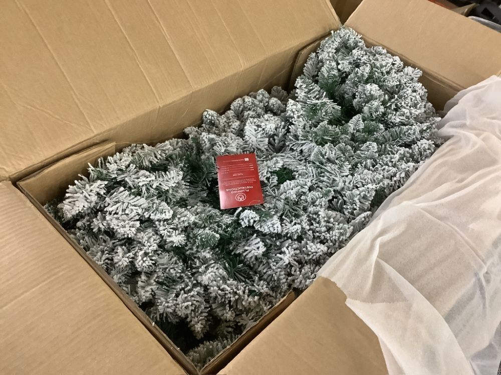60" Pre-Lit Flocked Artificial Fir Christmas Wreath w/ 2-in-1 LED Lights - Image 2 - Lot 610