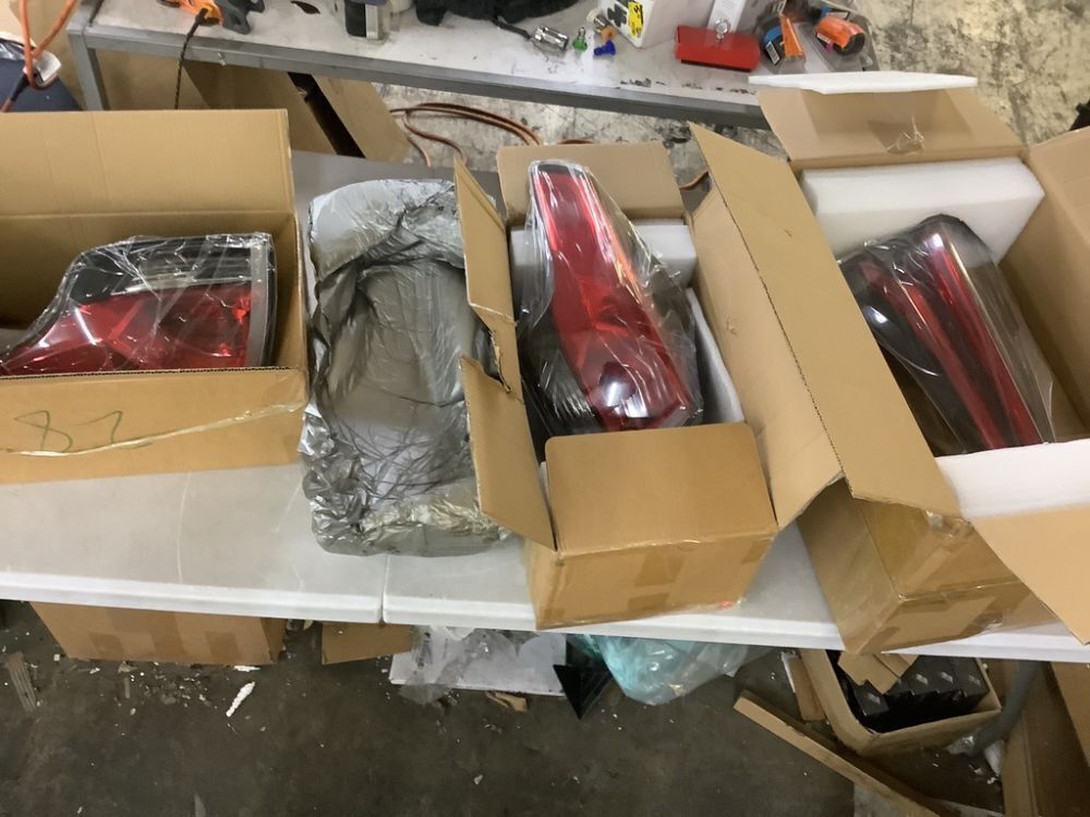Tail Light Set For 2016-2018 Toyota RAV4 - Image 2 - Lot 145