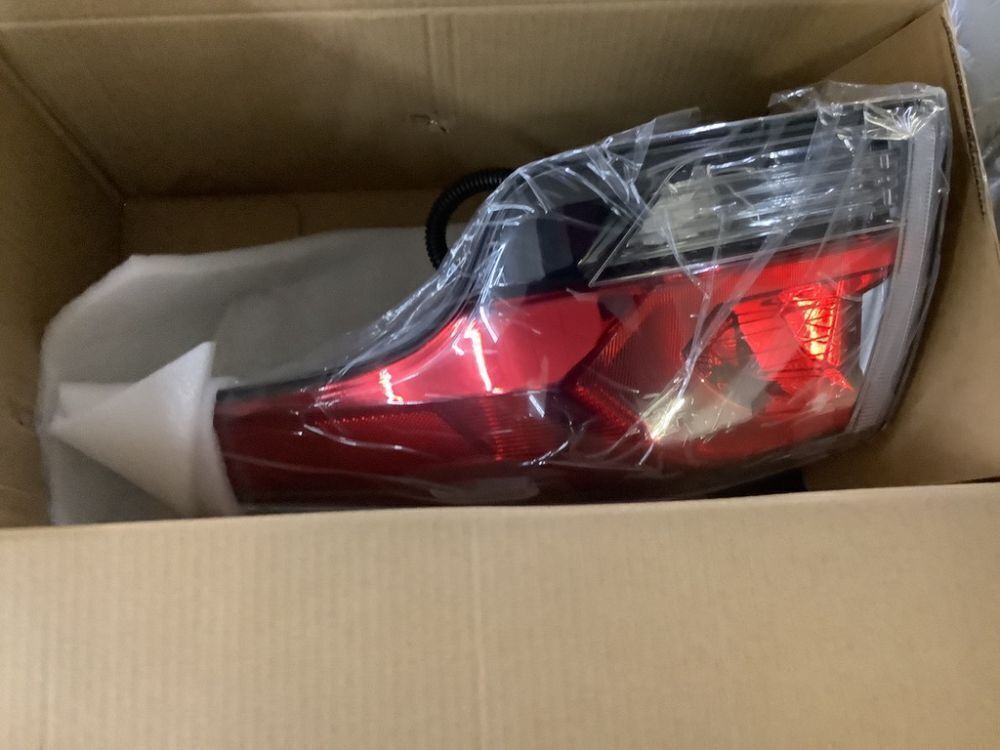 Tail Light Set For 2016-2018 Toyota RAV4 - Image 3 - Lot 145