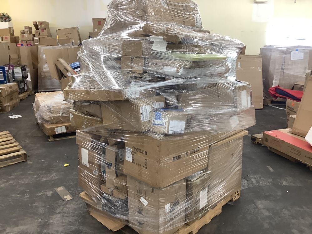 Salvage Pallet. Items Will Be Damaged and Incomplete. - Image 2 - Lot 734