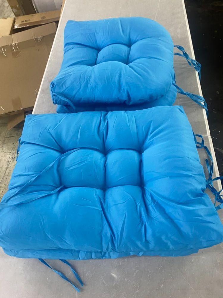 Set of 4 Chair Cushions, 2 Rounded & 2 Rectangle - Image 1 - Lot 404