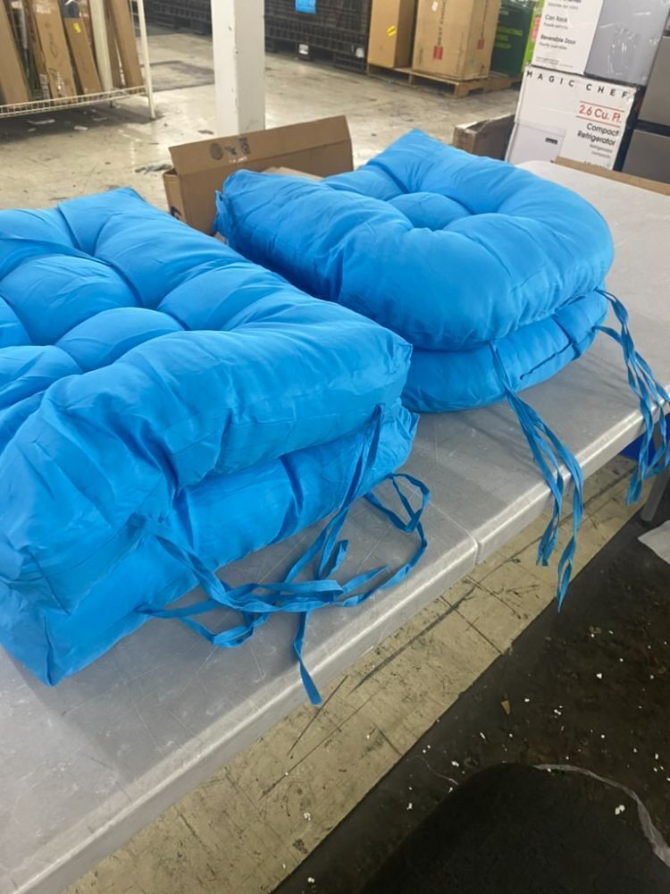 Set of 4 Chair Cushions, 2 Rounded & 2 Rectangle - Image 4 - Lot 404