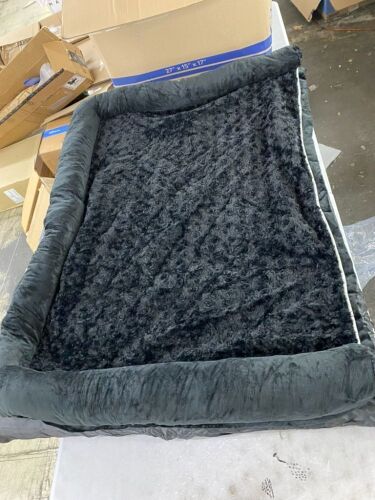 Large Dog Bed - Lot 521